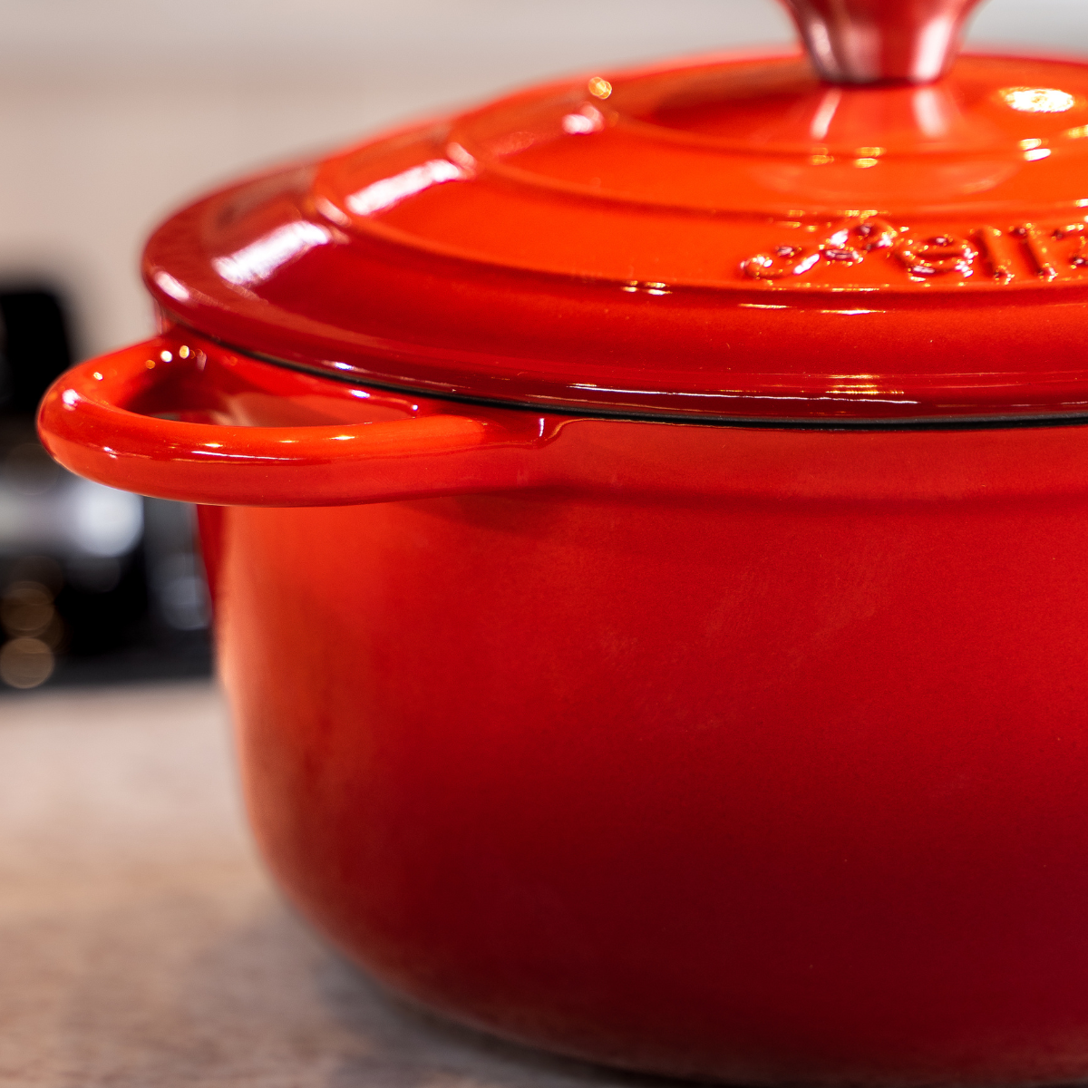 Caçarola de Ferro Fundido Esmaltada 24cm com Tampa – Indução e Forno | Felizzo