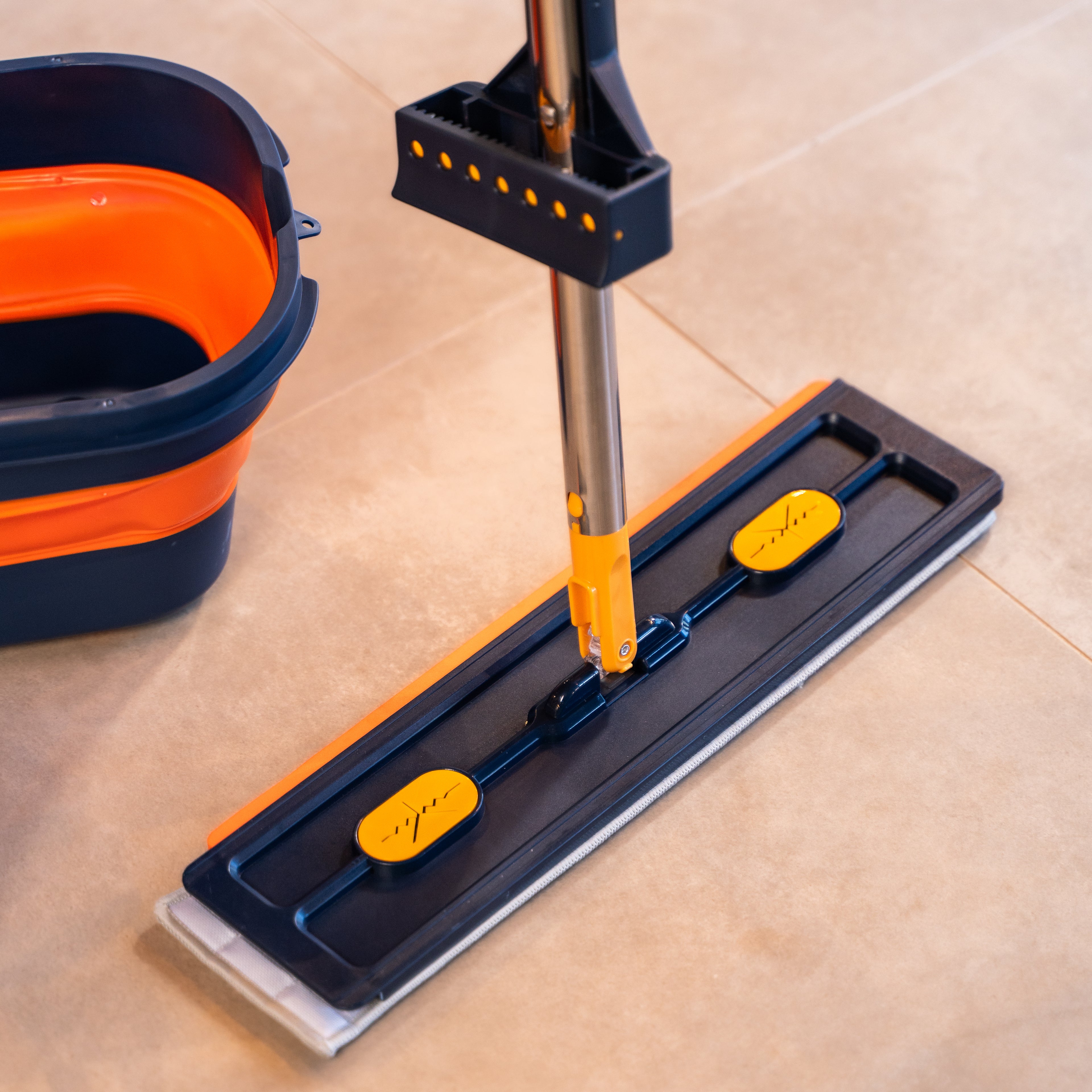 Mop Esfregão Giratório com Balde e Sistema de Torção | Limpeza Fácil + Refil Extra em Microfibra